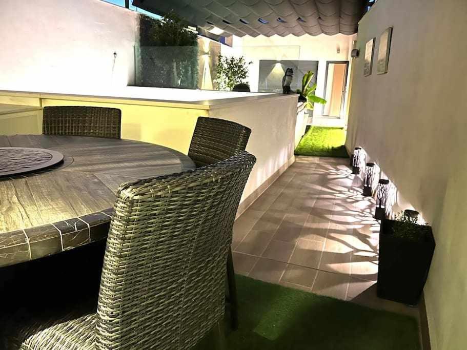 Elegant Duplex 3 Master Bedrooms And Private Siviglia Esterno foto